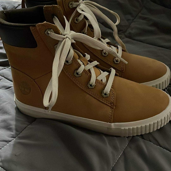 Timberland Womans Tan and  High-Top Boots - Picture 1 of 2